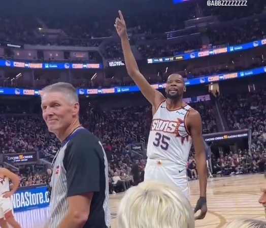  佩頓：兄弟你要上天？KD：你跟我這么大的時候已經(jīng)是球隊第8人了