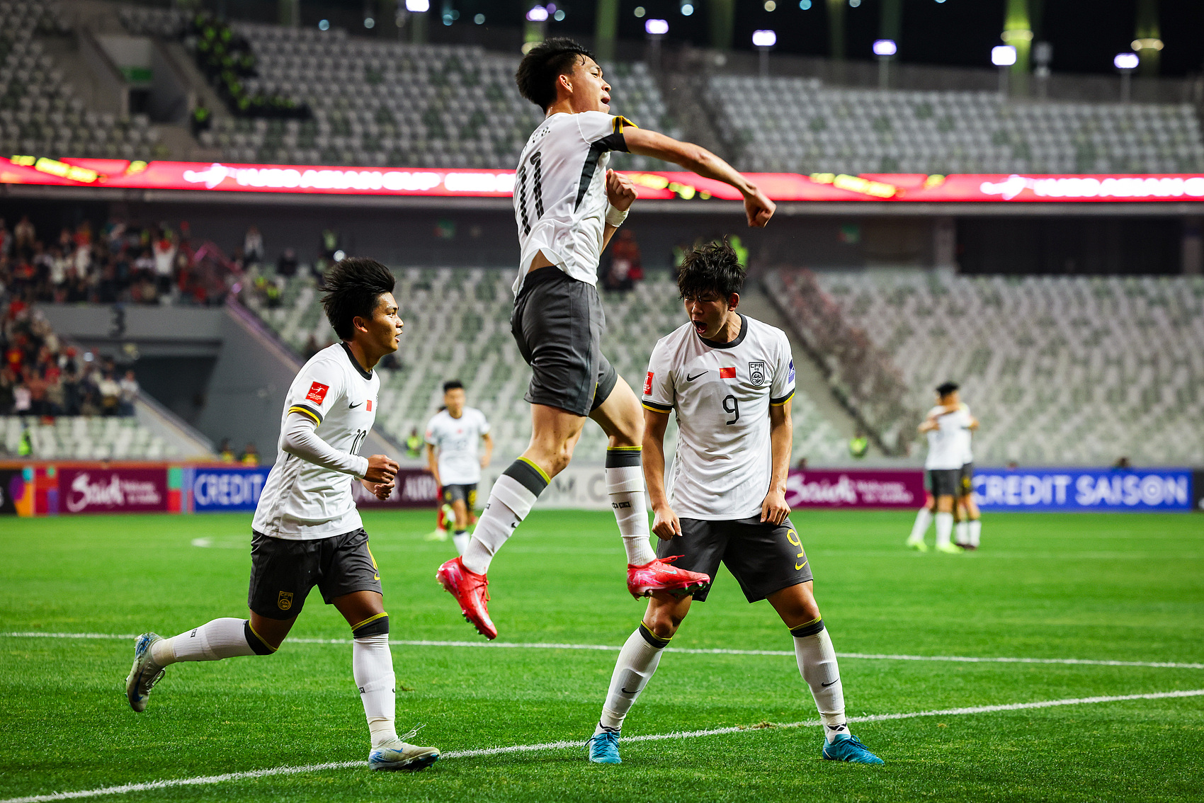  全面壓制！國青半場控球率高達(dá)7成，射門比9-3，造對方3張黃牌